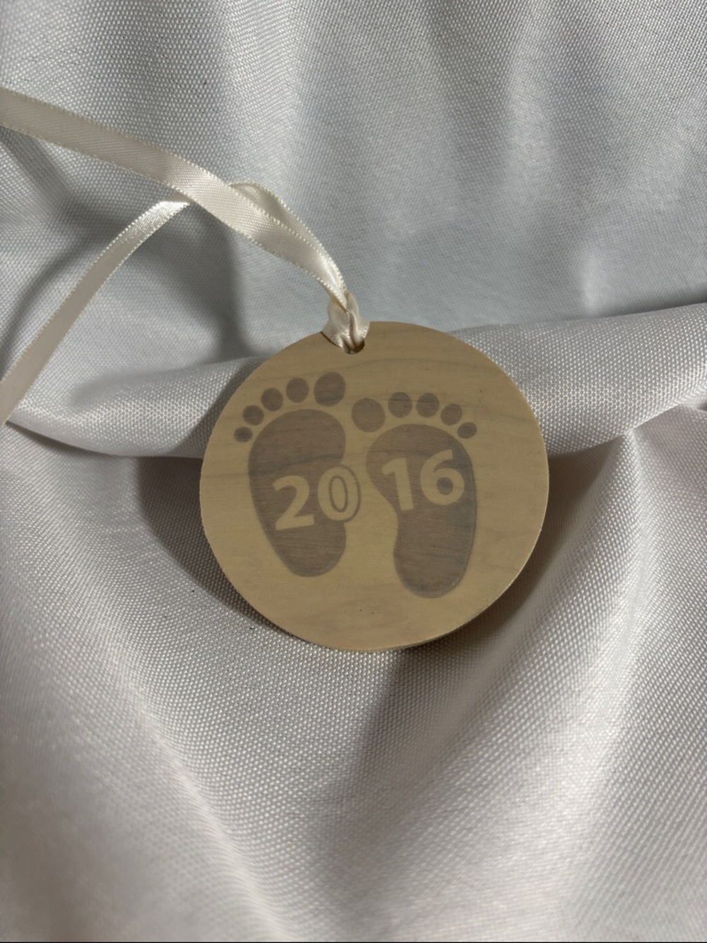 Longaberger Wooden 2016 Baby Footprint Tie-on - Natural